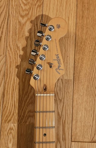 Fender American Standard Stratocaster 2000 Electric Guitar - Picture 6 of 11