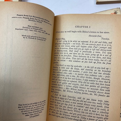Vintage Penguin Classics Book Bundle 1950s & 1960s EM Forster, E Waugh Classics - Picture 11 of 15