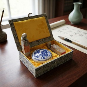 VINTAGE SOAPSTONE ASIAN STAMP SET WITH Carved Foo Dog & Qianlong Mark Porcelain