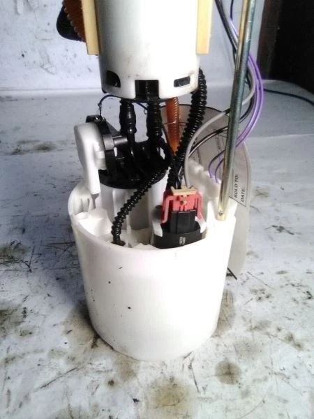 Conjunto de bomba de combustible montada en tanque Ford Transit 150 15-19 3,7 litros Foto 4 de 4