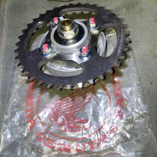 Genuine Honda Rear Sprocket & Carrier C50 C70 C90 Cub Inc Stub Axle