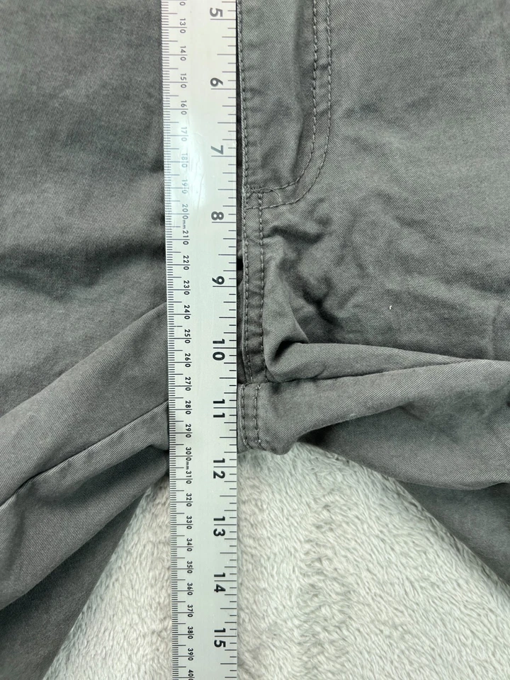 Boston Traders Shorts Mens 32 Gray Chino Flat Front 10 Inseam Luxury Vintage - Image 4 of 4