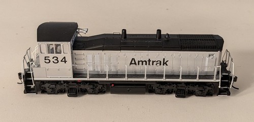 Atlas HO Scale #9456 MP-15DC Amtrak Locomotive Gold Series with QSI DCC Sound - Picture 4 of 9