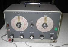 USED Heathkit TV ALIGNMENT GENERATOR MODEL IG-52 - Tubes Light - POWERS UP