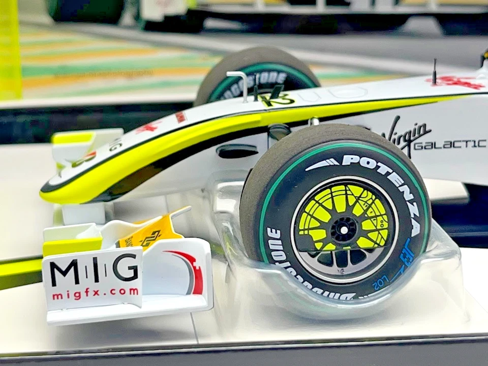 Jenson Button 2009 Brawn BGP 001 World Champion Formula 1 F1 Car 1/18 Minichamps - Image 3 of 4
