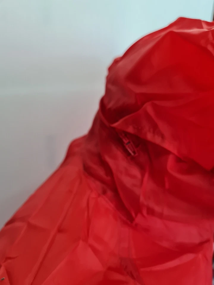 Caja De 10 Piezas Chaqueta Impermeable/Resistente Al Viento, Unisex, GP05 (Rojo) - Imagen 3 de 4