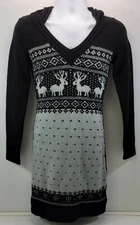MM) White Mark Couture Collection Women Medium Black Christmas Reindeer Sweater