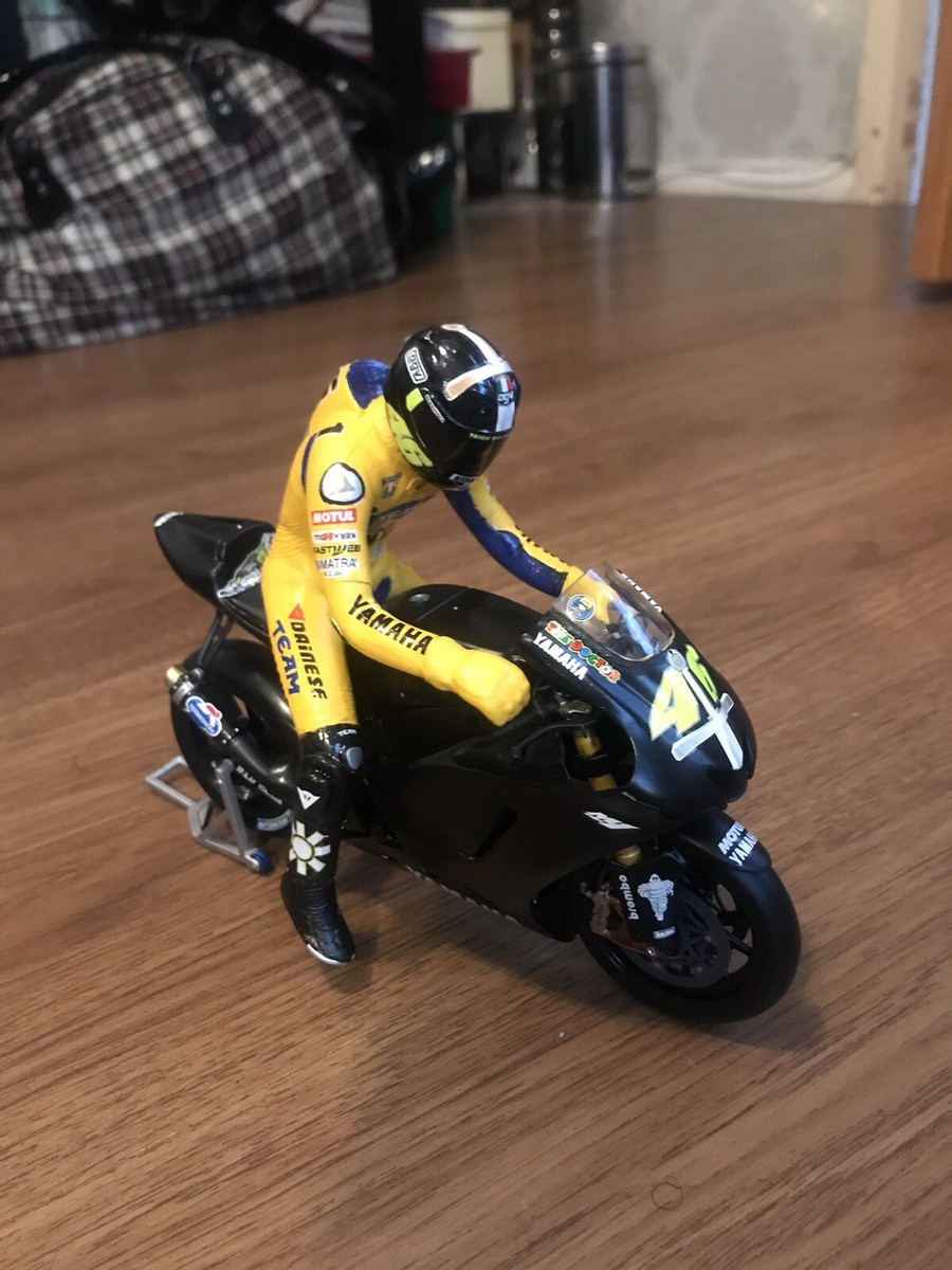 Figurine Minichamps Valentino Rossi 2007 - Test Qatar Serpang - Échelle 1/12 (Neuve)