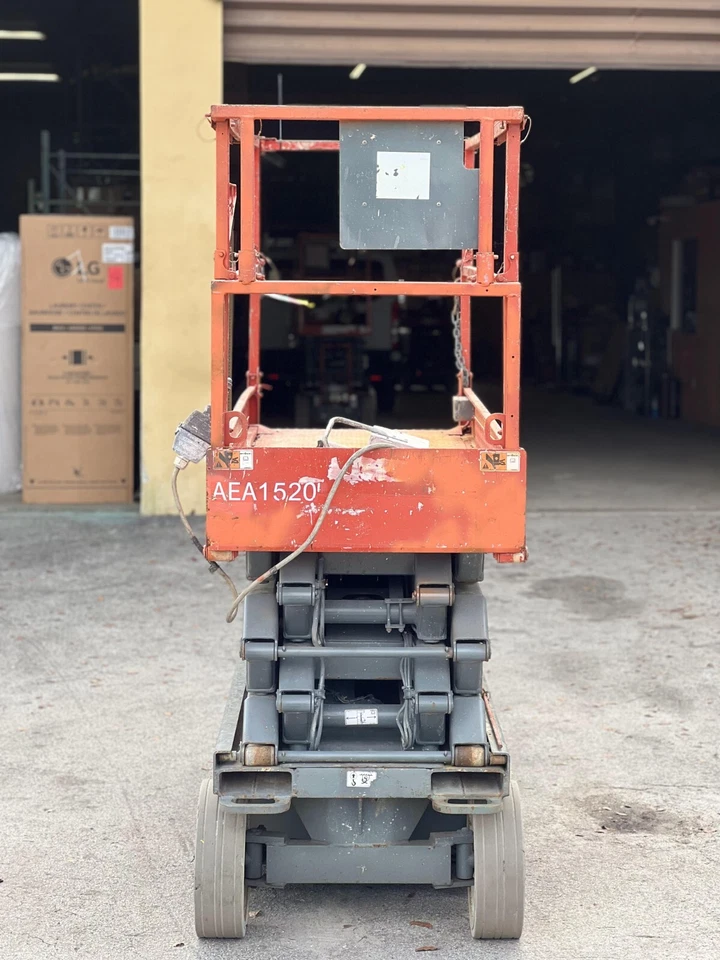 2014 SkyJack SJIII 3226, 26 ft. Electric Scissor Lift AEA1520 - Image 4 of 4