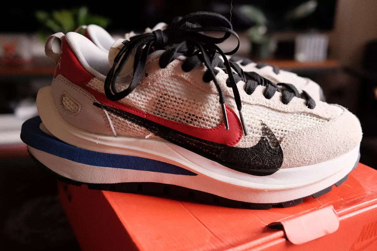 Size 9 - Nike VaporWaffle x Sacai Sail Sport Fuchsia Game Royal 2020