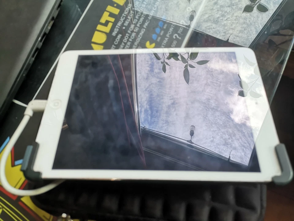 Apple iPad mini 2 128GB, Wi-Fi, 7.9in - White Bundle Structure Sensor 3d SD01 - Image 2 of 4