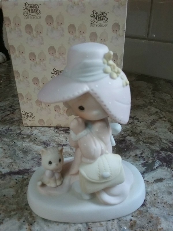 Precious Moments Figurine "To a Very Special Mom"