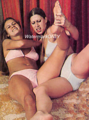 ''Madge v. Hester'' Vintage ''Apartment House Wrestling'' ''BIKINI'' PHOTO! #(500) 