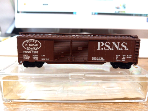 LOCO-MOTIVES, N SCALE. 50' BOX CAR. PSNS. W/MT TRUCKS & COUPLERS. FREE SHIPPING