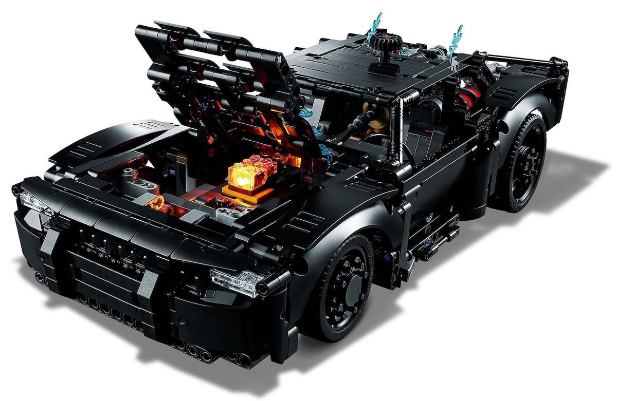 Brand New LEGO Technic The Batman Batmobile (42127)