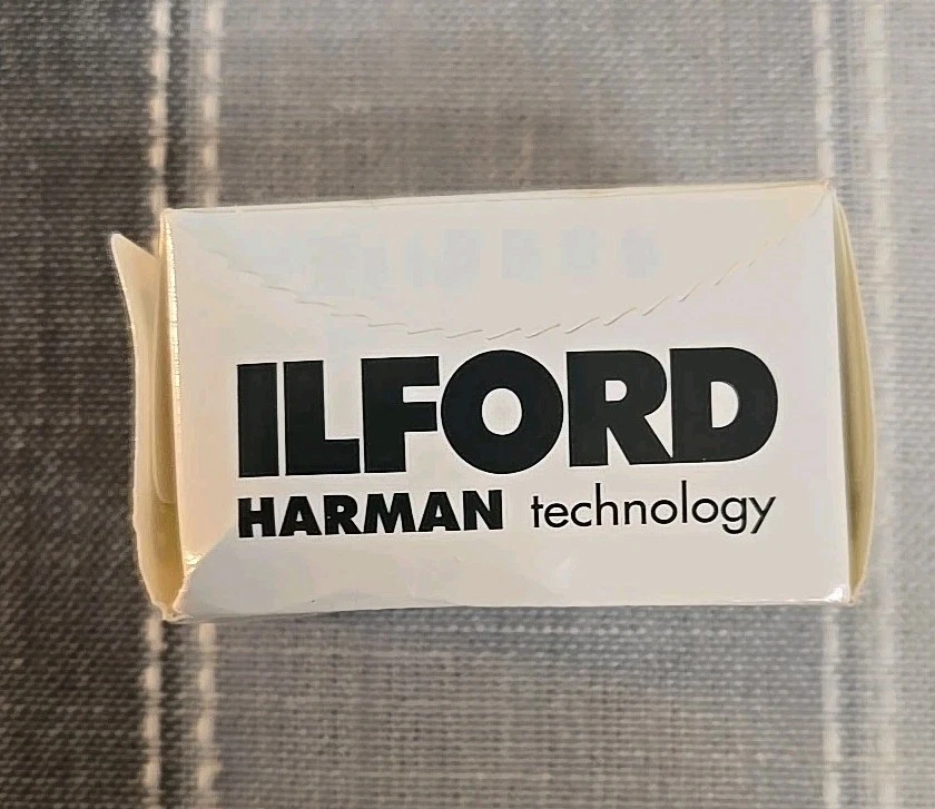 Película en blanco y negro Ilford HP-5 Plus, ISO 400, 35 mm Foto 2 de 4