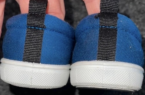 Kids Size 7 Minion Slip on Trainers - Picture 14 of 15