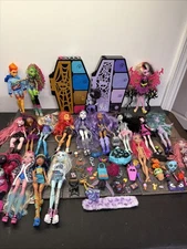 Large Mixed lot of Monster High Dolls, Accessories Pets & Cases 82 Piece Lot