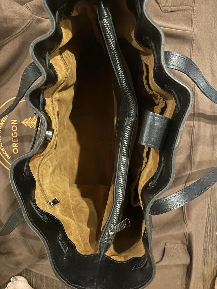 Cartera de Mano Patricia Nash Negra 10 Aniversario Cuero con Cordón Foto 3 de 4