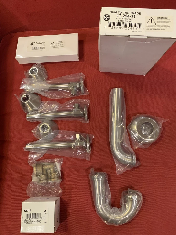 Lote de 5. Piezas de fontanería. Trim To The Trade, Moen. Foto 2 de 2