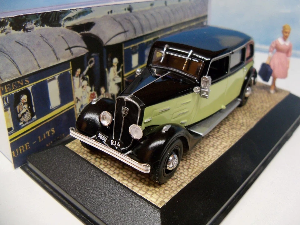 DIORAMA STYLE ROUTE BLEUE LA PEUGEOT 401 TAXI boite vitrine  1/43 - Photo 2/3