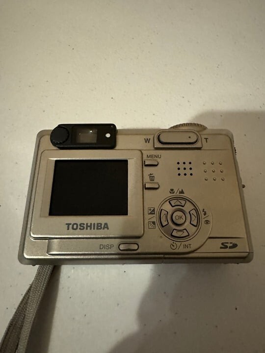 TELECAMERA  TOSHIBA 骨董品 DEFECTIVE Toshiba PDR5300 5MP Digital Camera w 3x Optical Zoom No