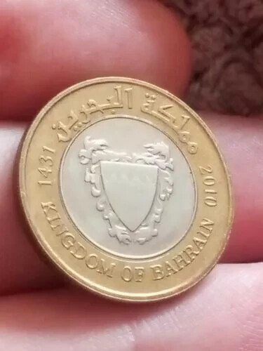 2010 Bahrain 100 fils KM# 26.2 Hamad 2nd type middle east free UK post AH 1431 - Picture 1 of 2