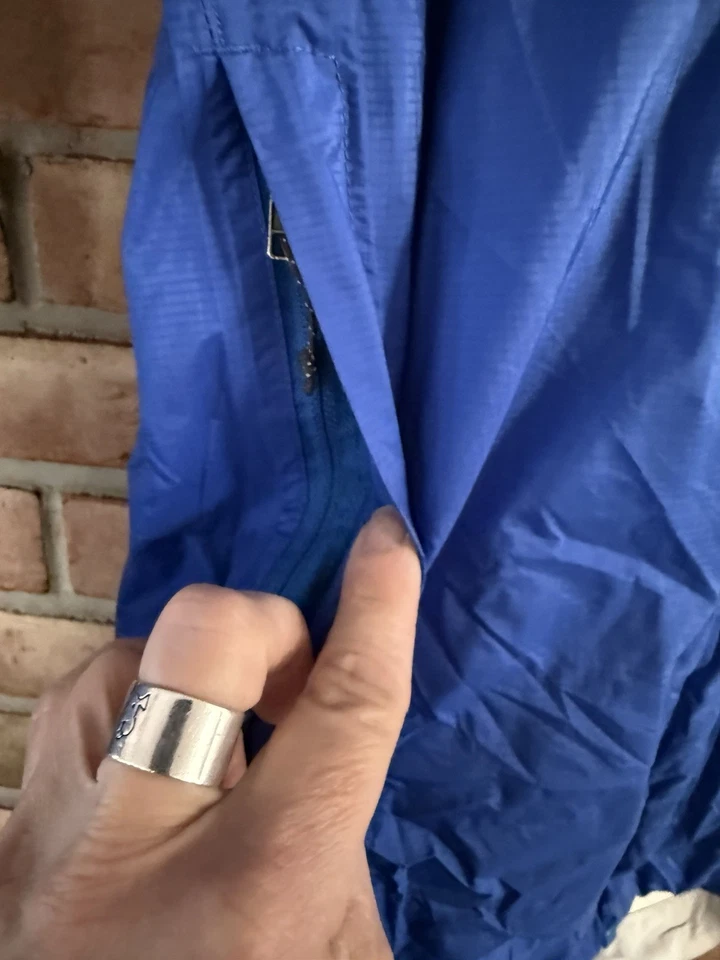 Patagonia Torrentshell H2NO Rain Jacket -Men’s Size Medium Blue Full Zip Hooded - Image 4 of 4