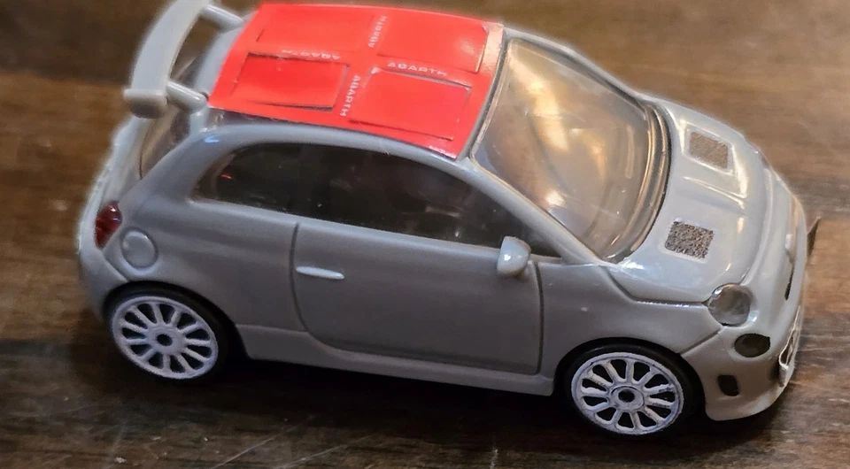 2" Spark Fiat Abarth 500 Assetto Corse 1:87 Scale Balocco Presenta Car - Image 4 of 4