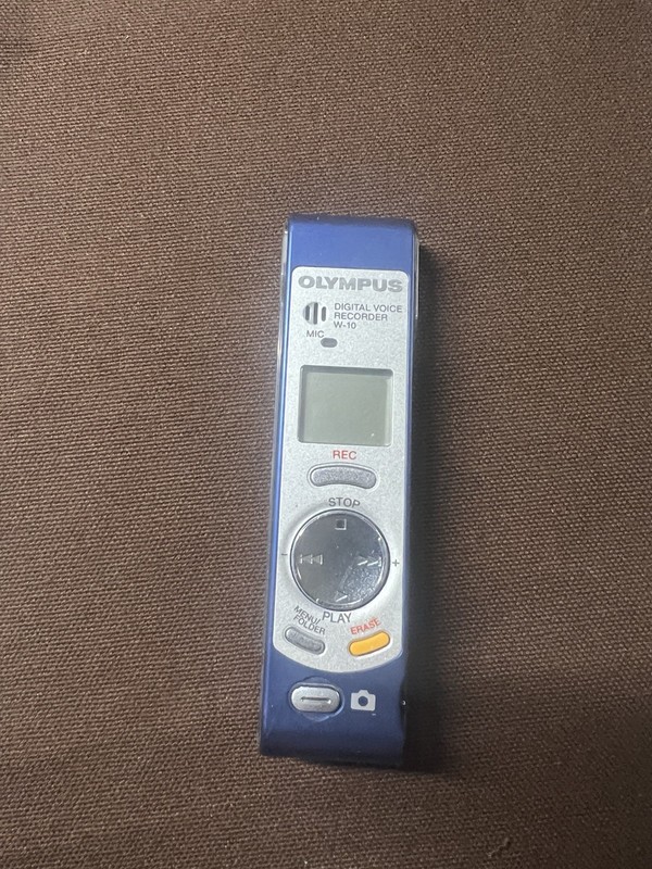 Olympus W-10 (16 MB, 3 Hours) Handheld Digital Voice Recorder