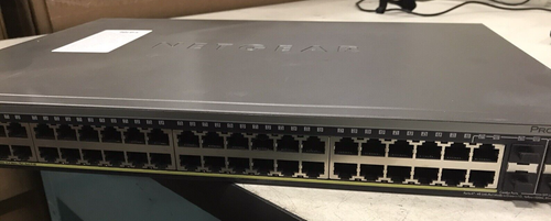 48-portowy gigabitowy inteligentny przełącznik Netgear ProSafe GS752TPS z uszami stelażowymi - Zdjęcie 4 z 8