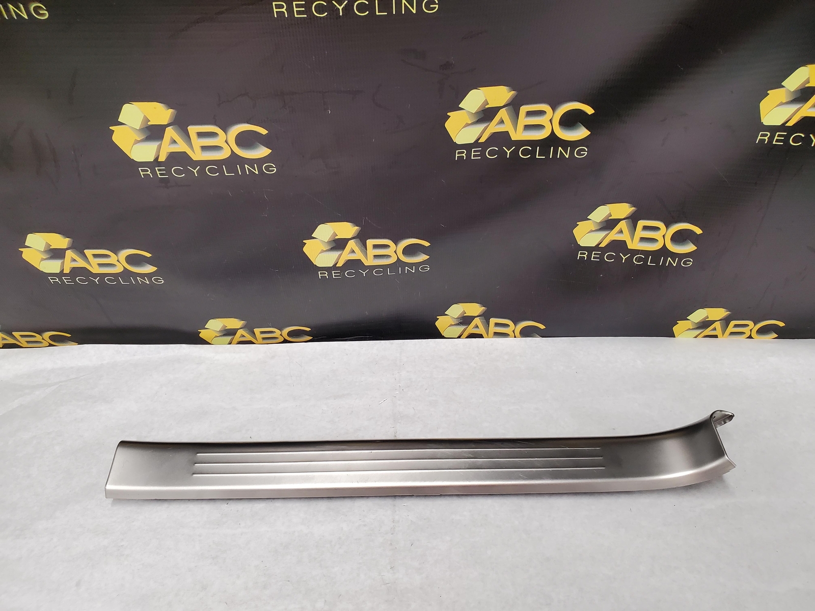 2007 Bentley Flying Spur Front Passenger Sill Plate (3W4.863.382 P) OEM