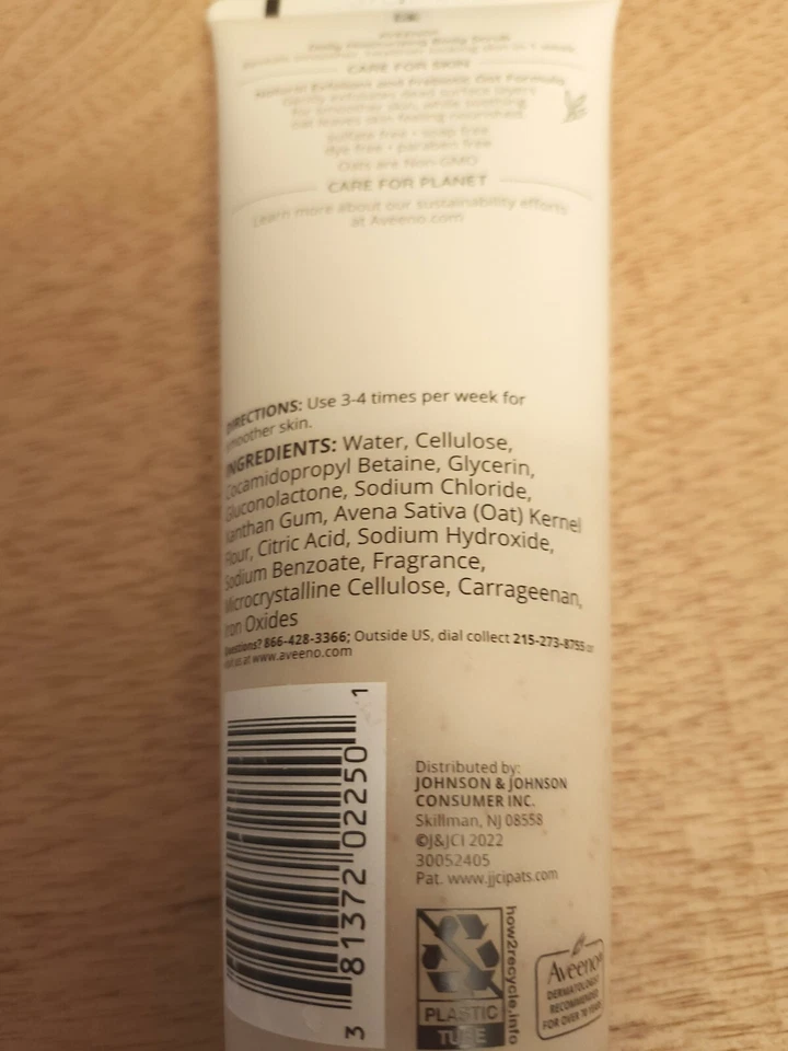 Loción corporal hidratante diaria Aveeno exfolia y calma 8 oz ligeramente perfumada Foto 4 de 4