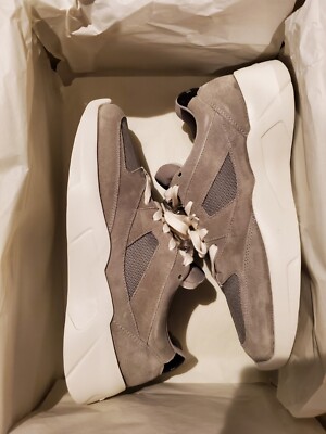 Essentials Distant Runner Grey