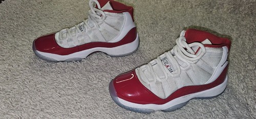 Air Jordan 11 Retro GS 'Cherry' size 4y - Picture 3 of 7