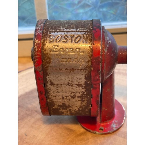 Vintage Boston Ever handlicher roter Metall Bleistiftspitzer mit schwarzem Knopf - Bild 2 von 9