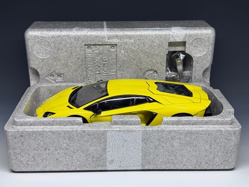 AUTOart 1/18 LAMBORGHINI AVENTADOR LP720-4 50th ANNIVERSARY EDITION Minicar - Picture 2 of 6