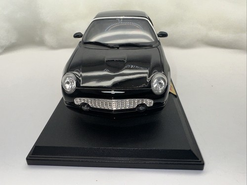 2002 Ford Thunderbird Die Cast Car 1:18 scale by Maisto Removable Hard Top. Used - Picture 4 of 14