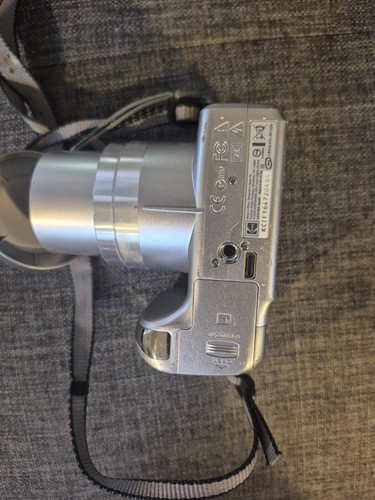 Kodak EasyShare Z612 6.1MP Digital Camera Silver w/Case & 2 Battery + Charger - Picture 11 of 17