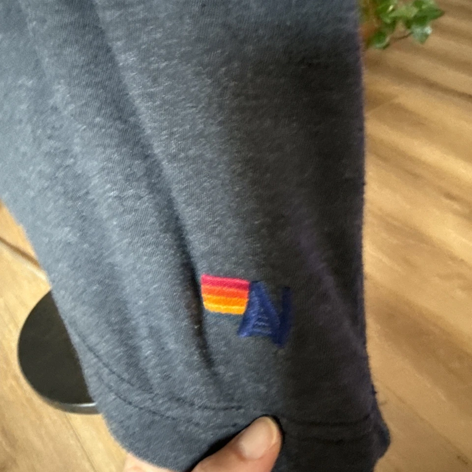 Camiseta Aviator Nation Lightning Bolt Logo Para Hombre Grande Gris Carbón Logo Foto 3 de 4