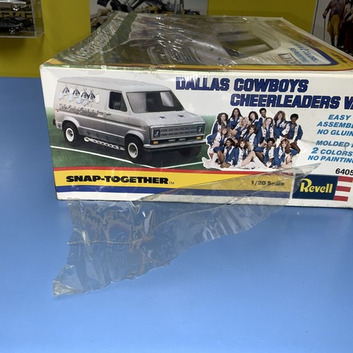 REVELL1979 DALLAS COWBOYS CHEERLEADERS VAN 1:20 SCALE ITEM #6405 NEW - Picture 4 of 10