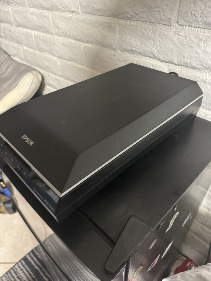 Epson Perfection V600 Photo Scanner Model J252A tested works no power