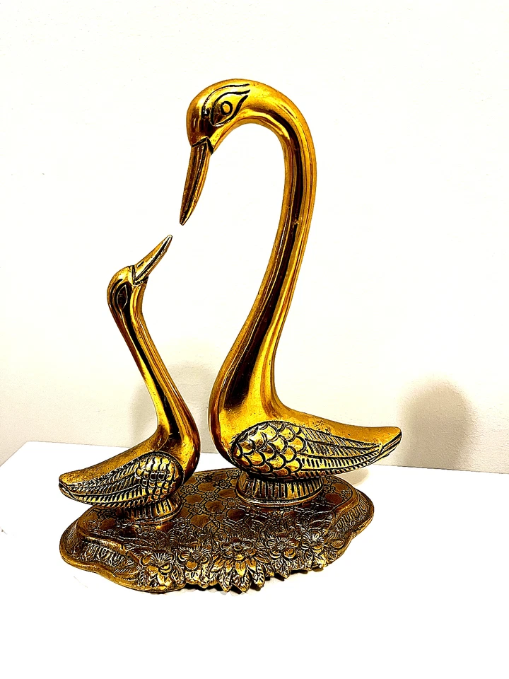 Conjunto de cisne beso étnico pieza de exhibición de aluminio Foto 2 de 2