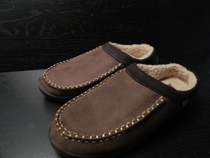 levi signature slippers