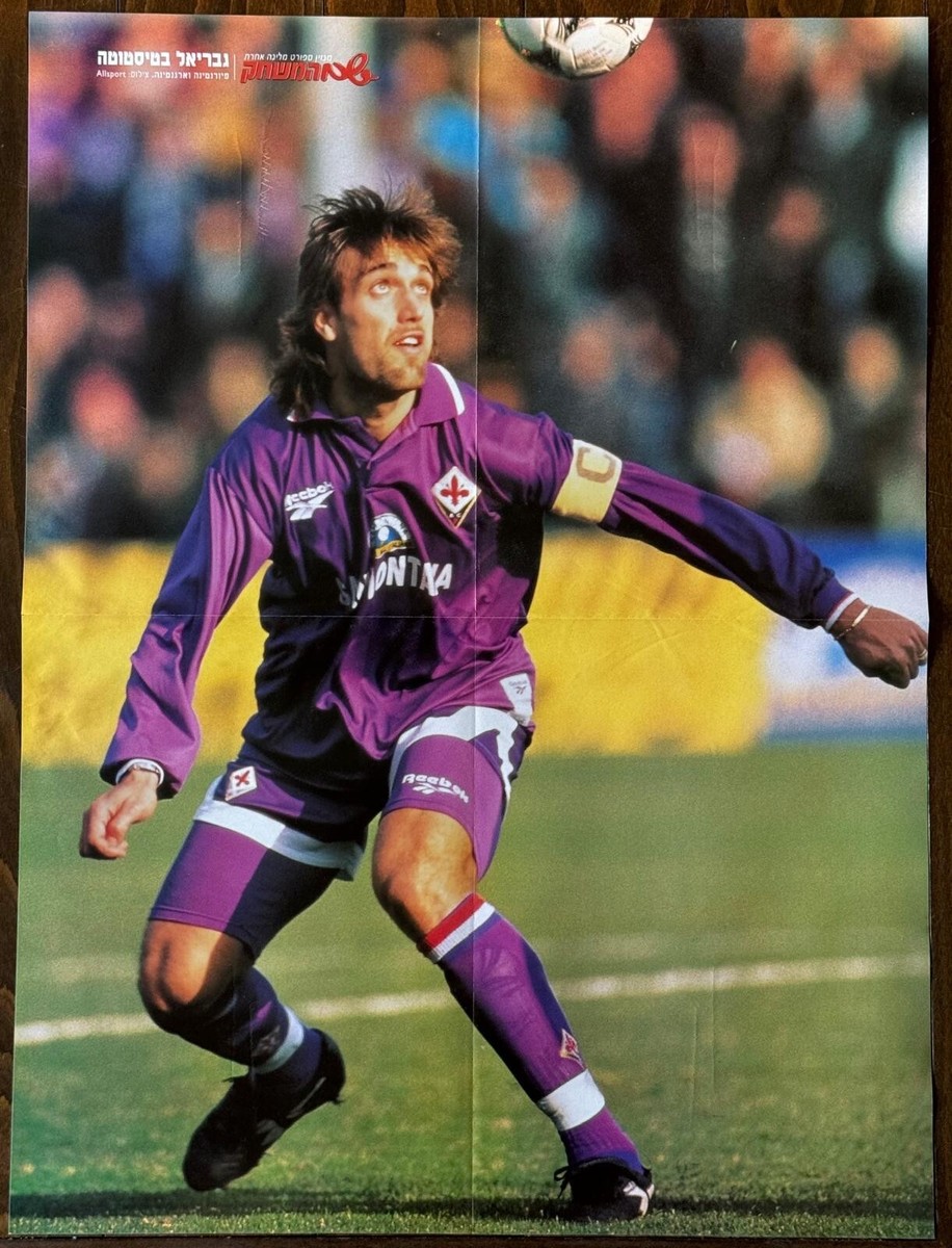 記念グッズ Gabriel Batistuta Signed ASRoma Uniform Gabriel