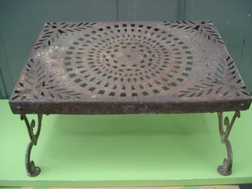 Architecture et matériaux antiques bancs en fer forgé