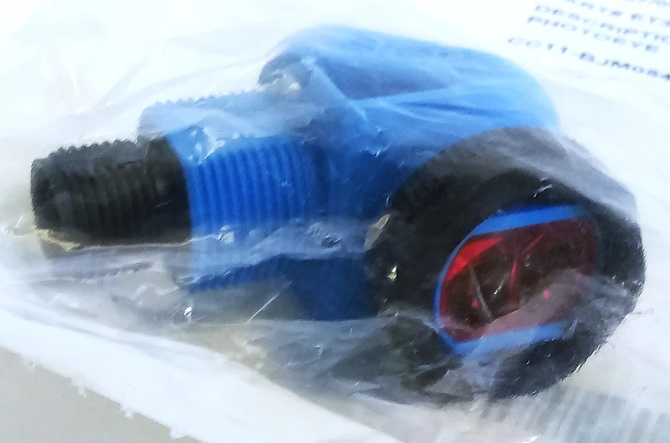 SICK ET3-P5728 1047939 10-30VDC Photoelectric Proximity Sensor - Image 4 of 4