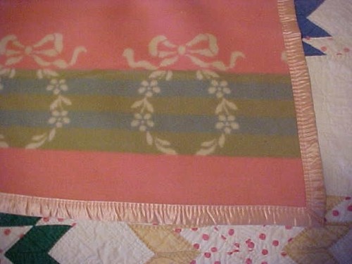 BABY BLANKET, BOW w/ LAUREL WREATH, REVERSIBLE PINK CREAM - Picture 2 of 6