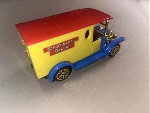 Spielzeugautos Oldtimer Lastkraftwagen (x2) New York Times / Stroemanns Bakery - Bild 3 von 7