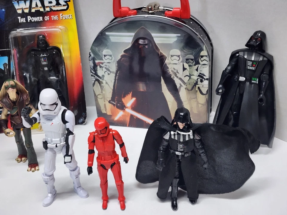Huge Lot of Mixed Star Wars Toys Figures, Collectibles  Darth Vader Phone Holder - Image 2 of 4